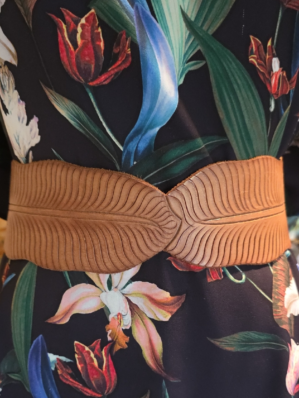 Embossed Leaf Leather Waist Belt - Brown